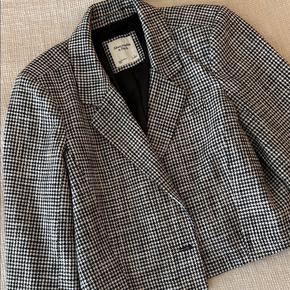 Abercrombie & Fitch Black and White Cropped Houndstooth Blazer